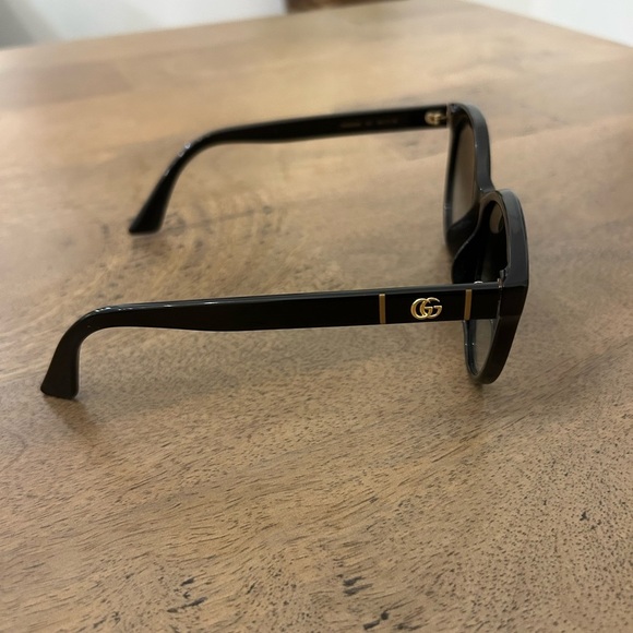 Gucci Black Sunglasses - Picture 5 of 8